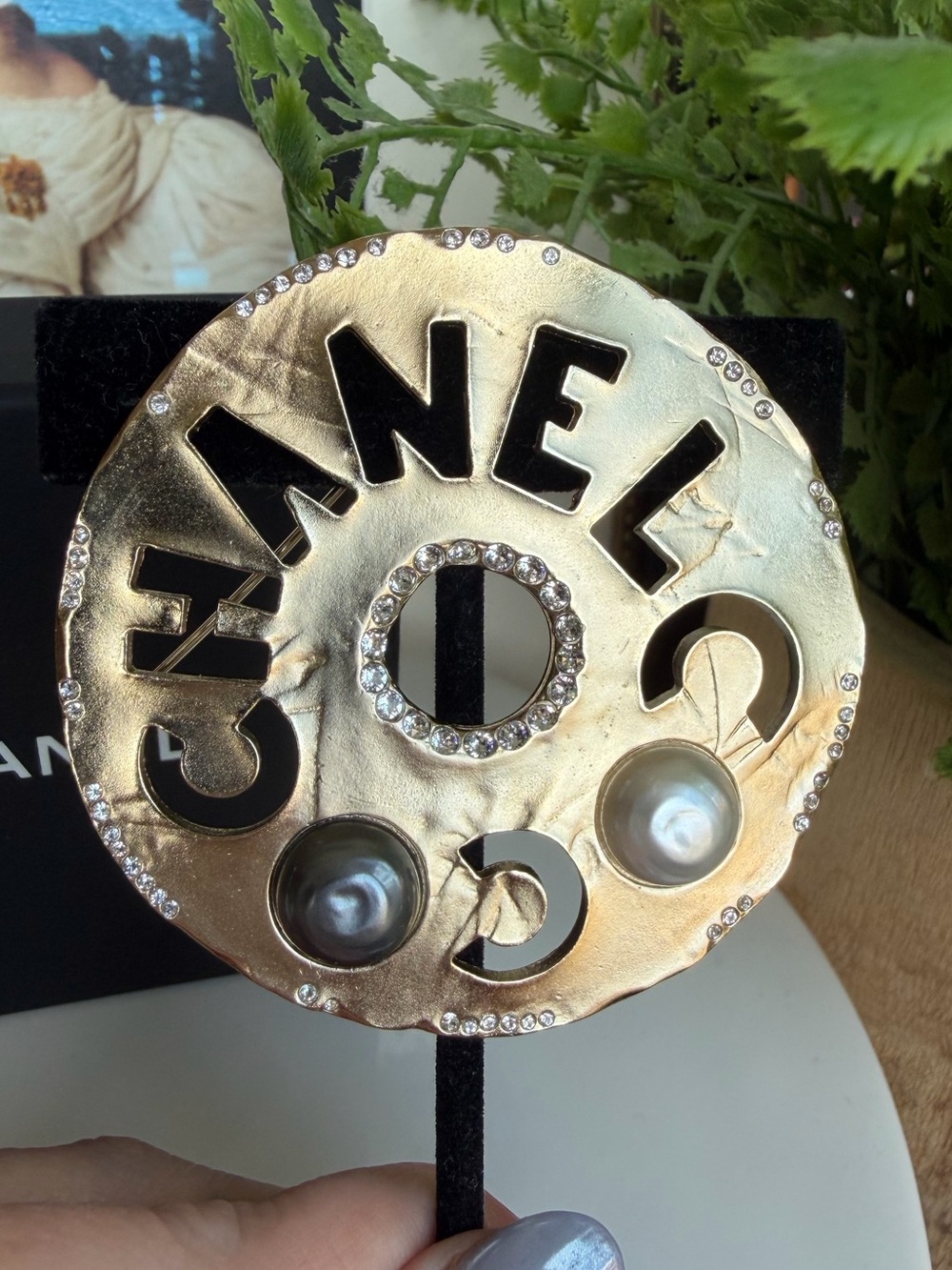SOLD 🩷 CHANEL 2019 Egypt Collection XL Brooch - Picture 6 of 8